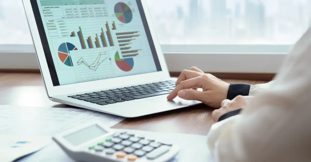Vale a pena aprender Excel - Profissional usando Excel com gráficos e dashboards profissionais na tela do computador
